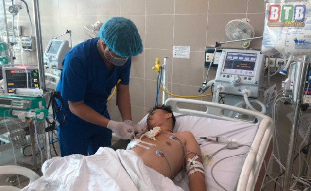 Hi huu: Nam thanh nien thoat chet khi bi dao dam trung tim