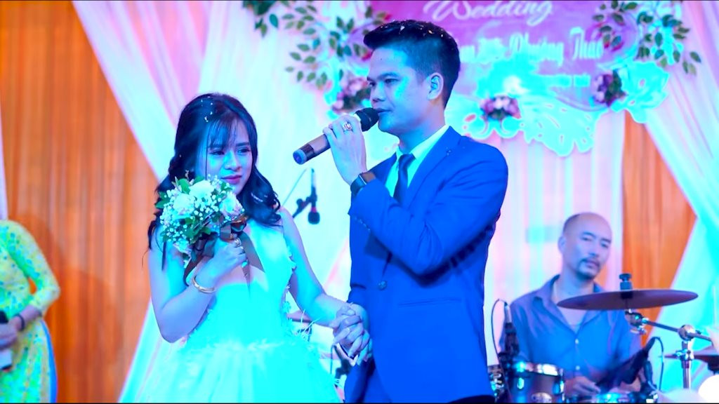 Chu re hat cuc hay tang co dau trong ngay cuoi gay sot-Hinh-2