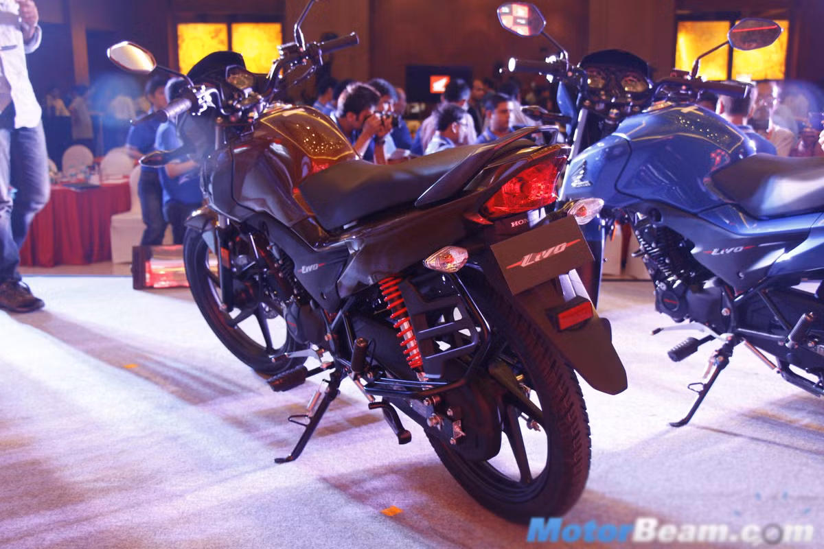 Trên phiên bản đặc biệt này, mẫu xe côn tay cỡ nhỏ Livo 110 chỉ thay đổi về tông màu ngoại thất bên ngoài và vẫn giữ nguyên các thông số kỹ thuật như các bản từng ra mắt trước đó.