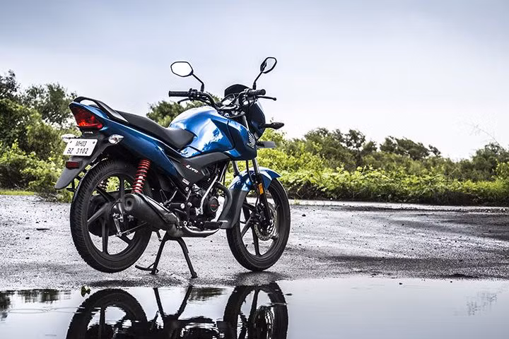 Tại thị trường Ấn Độ, Honda Livo phanh tang trống có giá 53.501 Rupee, tương đương 17,8 triệu đồng. Trong khi đó, phiên bản phanh đĩa có giá 56.004 Rupee, tương đương 18,7 triệu đồng.