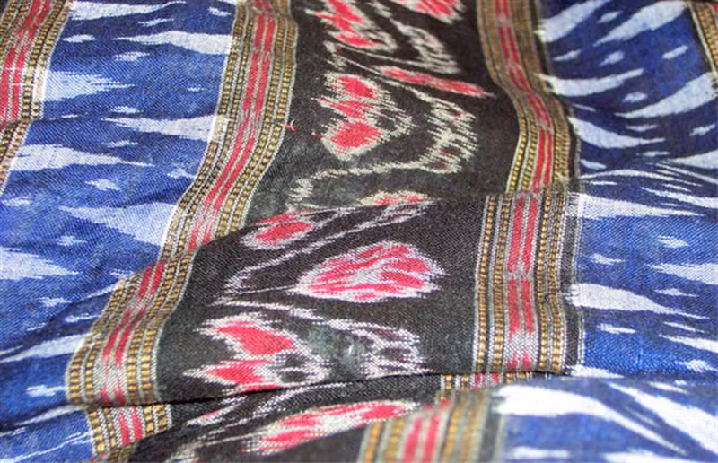 Loren Krytzer đã trải qua khoảng thời gian khó khăn năm 2017 khi một vụ tai nạn ô tô khiến anh mất đi 1 chân và công việc của mình. Tuy nhiên, vận may đã mỉm cười với Krytzer khi anh phát hiện ra tấm chăn Navajo từ thế kỷ 19 bị kẹt trong tủ quần áo suốt 7 năm qua. Chiếc khăn này là vật gia truyền anh được thừa kế từ gia đình và nó thực sự là một gia tài khi giá trị của nó lên tới 1,5 triệu USD.