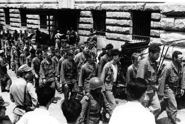 Một bức ảnh không rõ ngày của Triều Tiên, chụp các tù nhân chiến tranh người Mỹ.