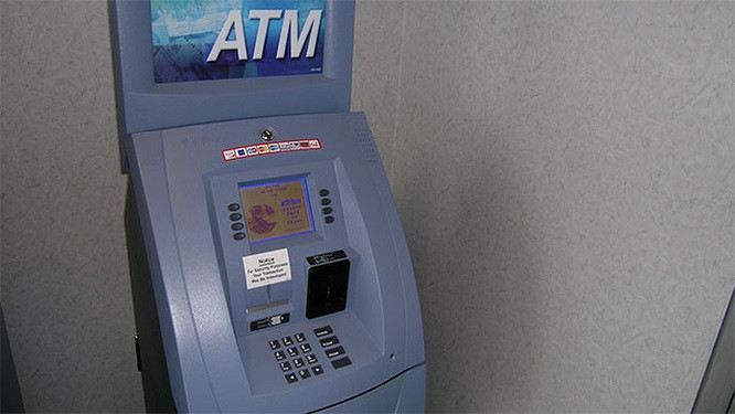 19. Ở Dubai có lắp đặt một số cây ATM cho phép người dân rút vàng miếng.