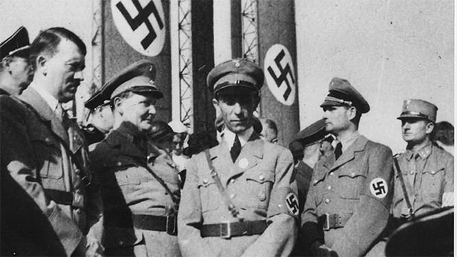 22. Trong Thế chiến II, nhà khoa học người Hungary đã nấu chảy giải thưởng Nobel Vật lý của 2 đồng nghiệp người Đức, Max von Laue và James Franck. Sau khi chiến tranh kết thúc, người ta đã đúc lại giải thưởng này.