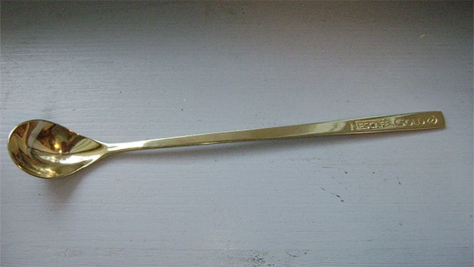 15. Các chuyên gia nếm kem phải dùng muỗng vàng để tránh lẫn lộn mùi vị do thìa kim loại thông thường tạo ra.