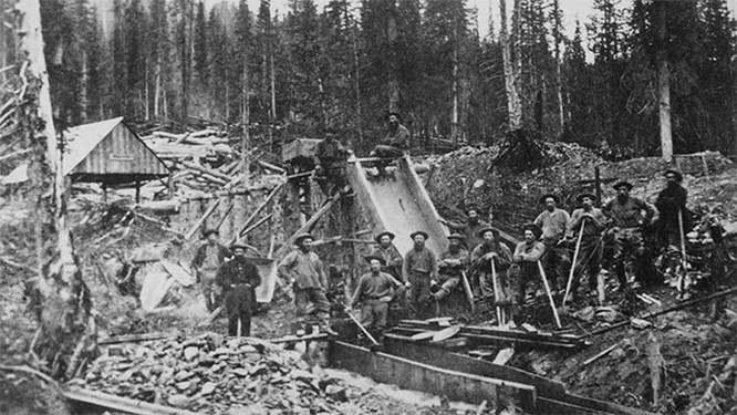 16. Vào năm 1958, những công nhân khai thác vàng ở dãy núi Rocky (Tây Bắc Mỹ) đã thức dậy vào lúc 1:00 để ăn sáng. Lý do gây ra sự nhầm lẫn này là do ánh sáng phát ra từ cực quang quá lớn khiến họ tưởng là buổi sáng.