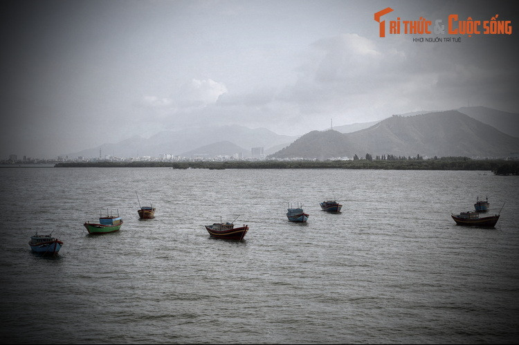 Trong chiến tranh Tây Sơn - Chúa Nguyễn, đầm Thị Nại đã nhiều lần trở thành chiến trường khốc liệt. Cuộc chiến lớn nhất diễn ra tại đây năm 1801, khi chúa Nguyễn Ánh cho đại binh ra đánh tan quân Tây Sơn đóng giữ ở cửa đầm .