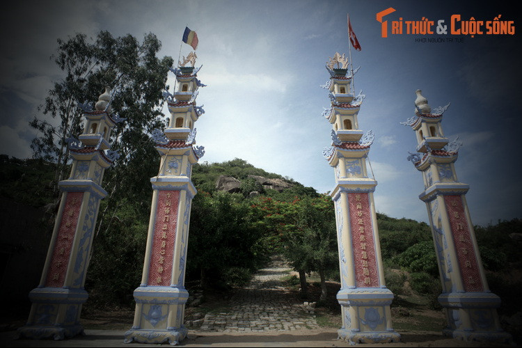 Do những biến động của thời cuộc, ngôi chùa gắn với câu chuyện kỳ lạ về Ông Núi đã bị phá hủy thoàn toàn vào giữa thế kỷ 20. Đến năm 2004, một ngôi chùa mới khang trang đã được xây dựng trên nền chùa xưa, nhanh chóng trở thành điểm đến thu hút du khách ở Bình Định...