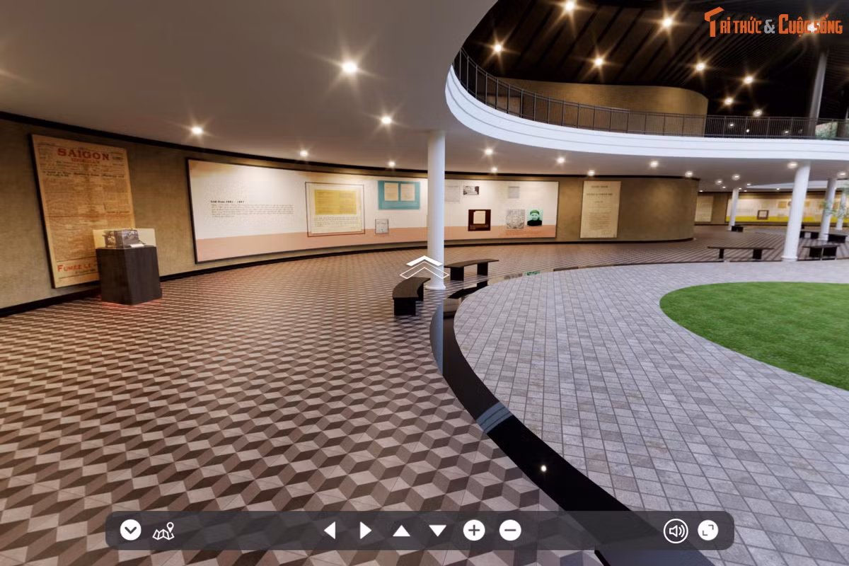 Không gian trưng bày ở tầng 1, với nhiều tư liệu lịch sử đặc sắc được đặt trong khung treo trên tường.