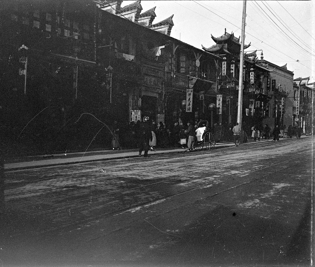 Đường Nam Kinh, đoạn nằm giữa phố Hà Nam và phố Chiết Giang trong khu tô giới quốc tế ở thành phố Thượng Hải.