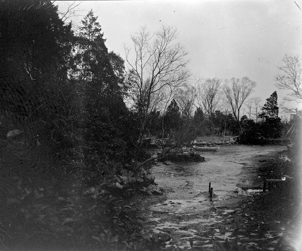 Dòng suối trong Trương Viên.