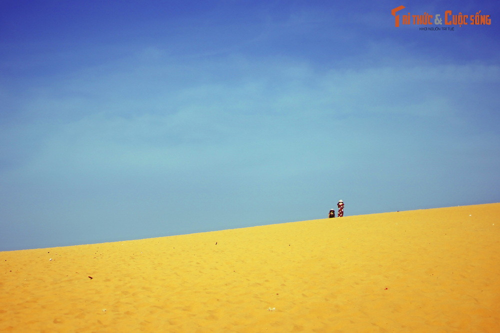  9. Thành phố Phan Thiết. Một thành phố biển khác ở Nam Trung Bộ nằm trong nhóm đô thị hút khách quốc tế nhất Việt Nam là Phan Thiết. Không chỉ sở hữu những bãi biển trứ danh ở Mũi Né, thành phố này còn có nhiều địa điểm hấp dẫn khác như đồi cát bay, tháp Chăm Po Sah Inư…