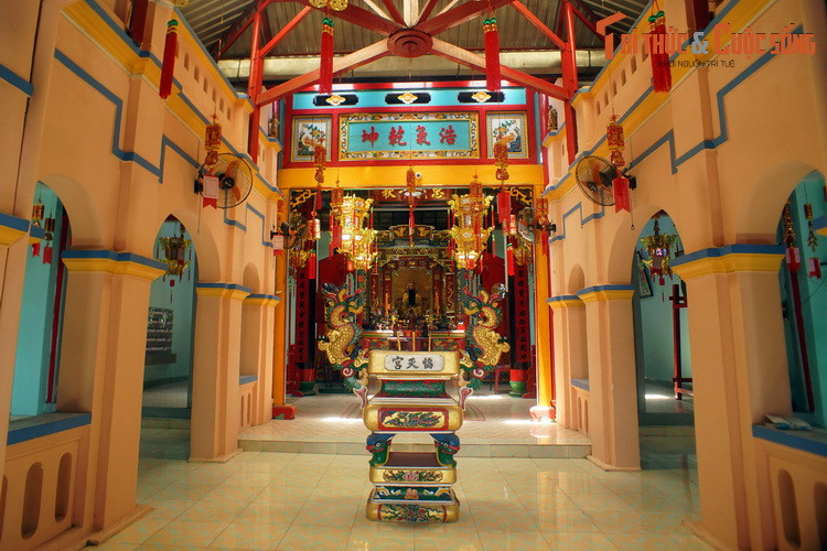 Ngoài thành cổ Diên Khánh, thị trấn Diên Khánh còn có nhiều di tích lịch sử - kiến trúc đặc sắc khác, rất đáng để khám phá, như Văn Miếu Diên Khánh, miếu Quan Thánh, nhà thờ cổ Hà Dừa...