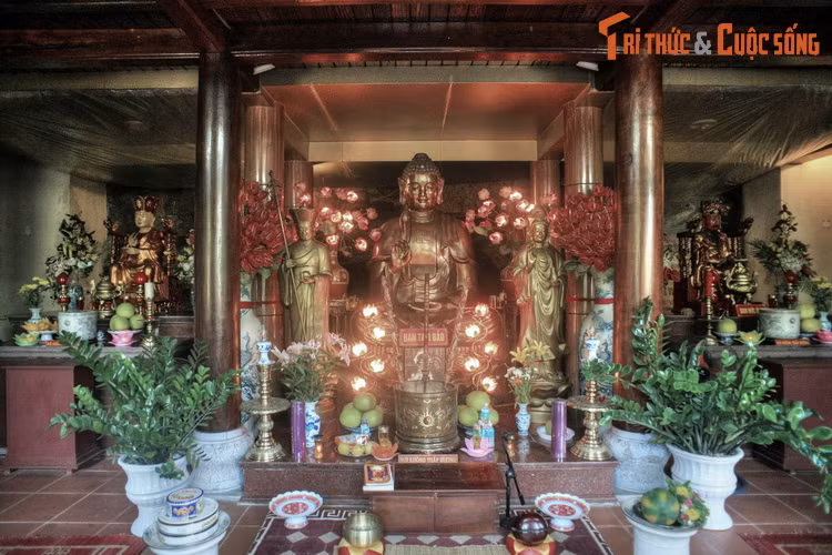 Sau này nhà sư viên tịch tại chùa Hang và bàn thờ ngài tại chùa được đặt sâu trong hang núi. Chử Đồng Tử chính là là đệ tử chân truyền đầu tiên của Ngài.