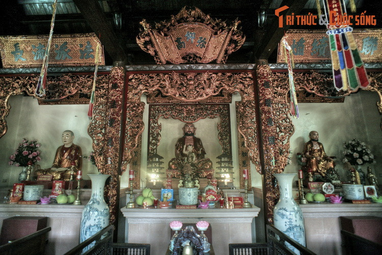 Năm 1967, chùa Hang thành nơi đồn trú của một tiểu đoàn công binh. Lòng hang đã được mở rộng để làm kho tàng và phục vụ việc chiến đấu, phòng thủ của dân quân địa phương.