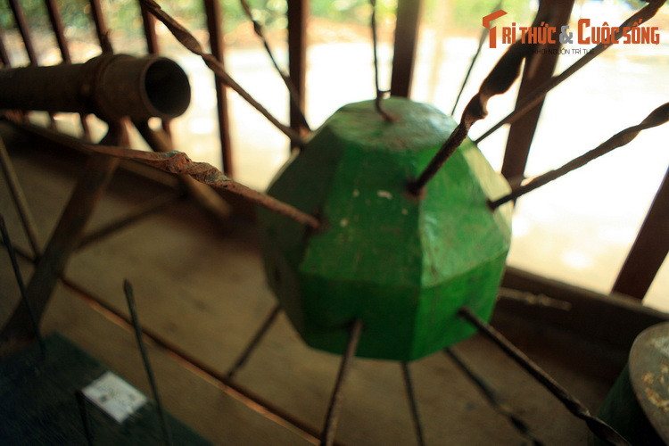 Sự mưu trí, sáng tạo trong chiến đấu của quân và dân Củ Chi được thể hiện qua nhiều loại vũ khí tự tạo, dù thô sơ nhưng có sức sát thương rất lớn, khiến kẻ địch nhiều phen khốn đốn.