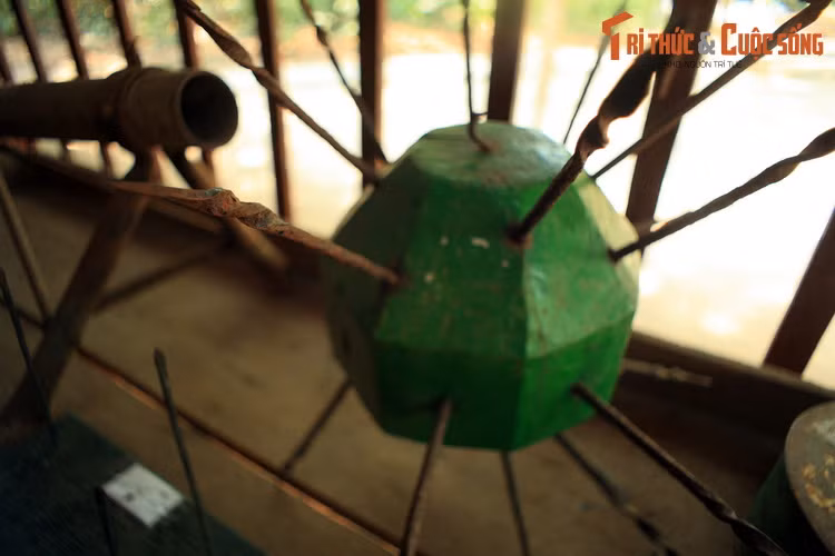 Sự mưu trí, sáng tạo trong chiến đấu của quân và dân Củ Chi được thể hiện qua nhiều loại vũ khí tự tạo, dù thô sơ nhưng có sức sát thương rất lớn, khiến kẻ địch nhiều phen khốn đốn.