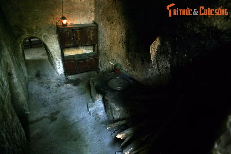 Những lối đi như vậy là mạch máu của hệ thống địa đạo bao gồm nhiều công trình khác nhau như phòng ở, bệnh xá, nhà bếp, kho chứa, phòng làm việc. Hệ thống đường ngầm dưới lòng đất có tổng chiều dài khoảng 250 km, đến nay còn khoảng 120 km được giữ gìn.