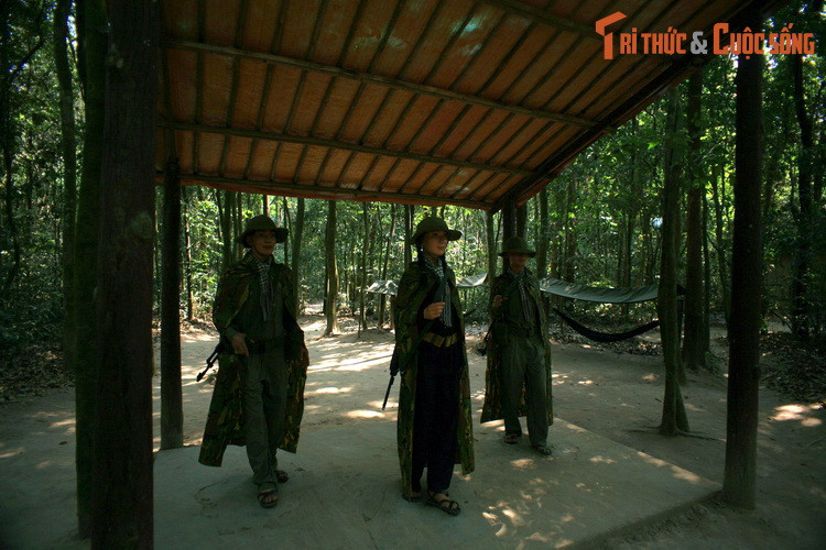 Ngày nay, hệ thống địa đạo lịch sử này đã trở thành một trong những điểm du lịch hút khách quốc tế nhất Việt Nam. Các di tích của địa đạo Củ Chi nằm trên địa bàn nhiều xã, trong đó khu địa đạo Bến Dược (thuộc ấp Phú hiệp, xã Phú Mỹ Hưng, huyện Củ Chi) là điểm tham quan chính.