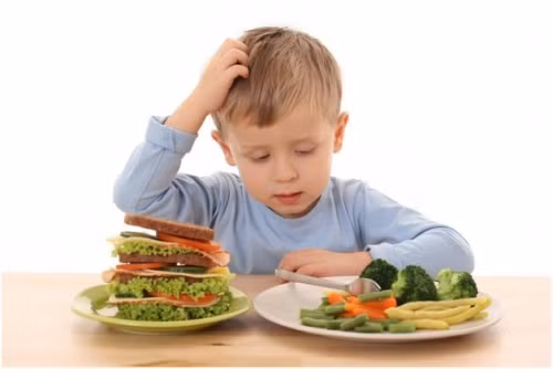 Muốn con hào hứng ăn uống mẹ hãy dành thời gian nghiên cứu thay đổi cách chế biến món ăn cho bé. Đảm bảo bé sẽ thích và ăn ngon miệng trở lại