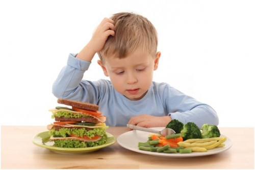 Muốn con hào hứng ăn uống mẹ hãy dành thời gian nghiên cứu thay đổi cách chế biến món ăn cho bé. Đảm bảo bé sẽ thích và ăn ngon miệng trở lại