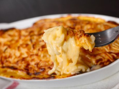 Mỳ tôm trộn phô mai "bỏ lò" cũng là cách ăn mỳ siêu độc.