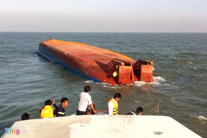 Tau ca chim tren song Soai Rap, con 5 nguoi mat tich