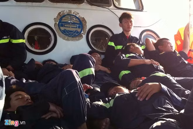 Tau ca chim tren song Soai Rap, con 5 nguoi mat tich-Hinh-3