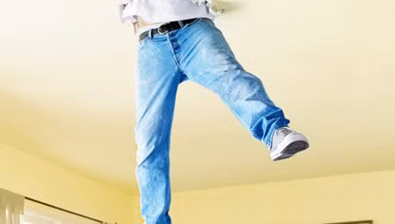 Khoet san chung cu, dot nhap phong tam hiep dam quy ba