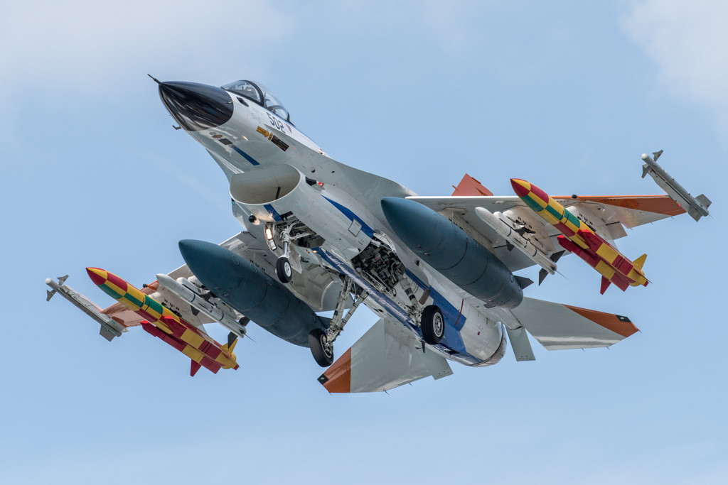 DDH-143 có lượng choán nước 7.500 tấn chứng minh khả năng nhấn chìm mọi chiến hạm, bao gồm tàu sân bay. Với tàu sân bay có thể cần nhiều hơn 1 tên lửa XASM-3, nhưng chỉ cần một phát bắn trúng cũng có thể vô hiệu hóa khả năng chiến đấu của nó. Nguồn ảnh: Global Security.