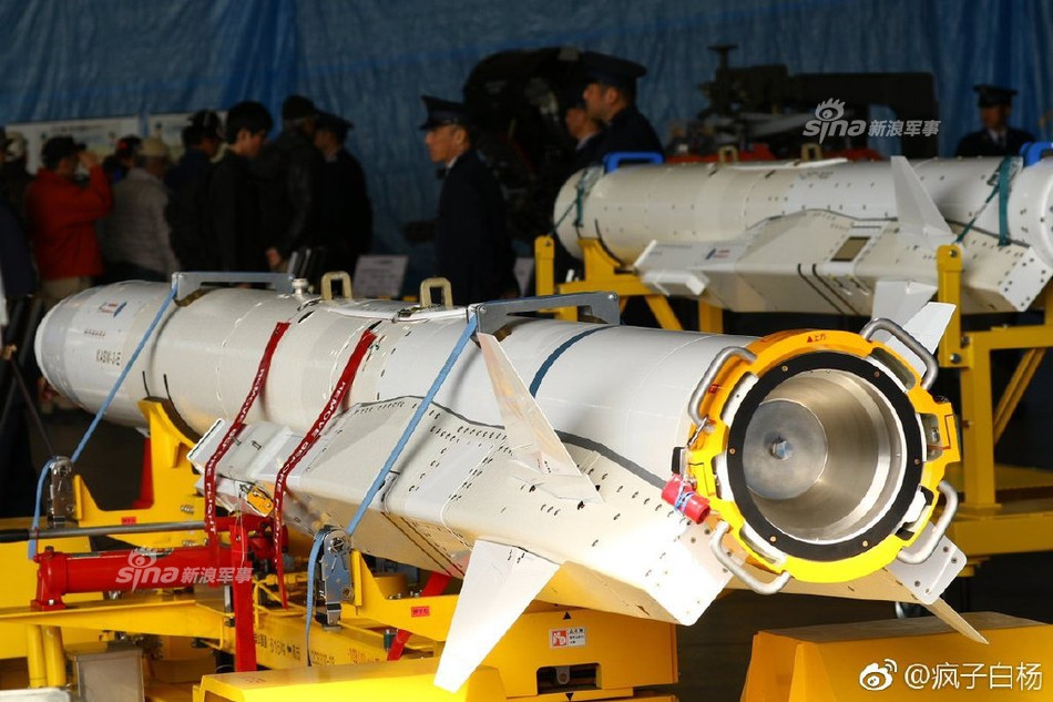 XASM-3E có thiết kế hiện đại. Nó được trang bị động cơ ramjet với cửa hút không khí bố trí hai bên hông tên lửa. Động cơ ramjet cho phép tên lửa đạt tốc độ tới Mach 3 (khoảng 3.700 km/h). Đây là tốc độ rất khó đánh chặn. Nguồn ảnh: Sina.