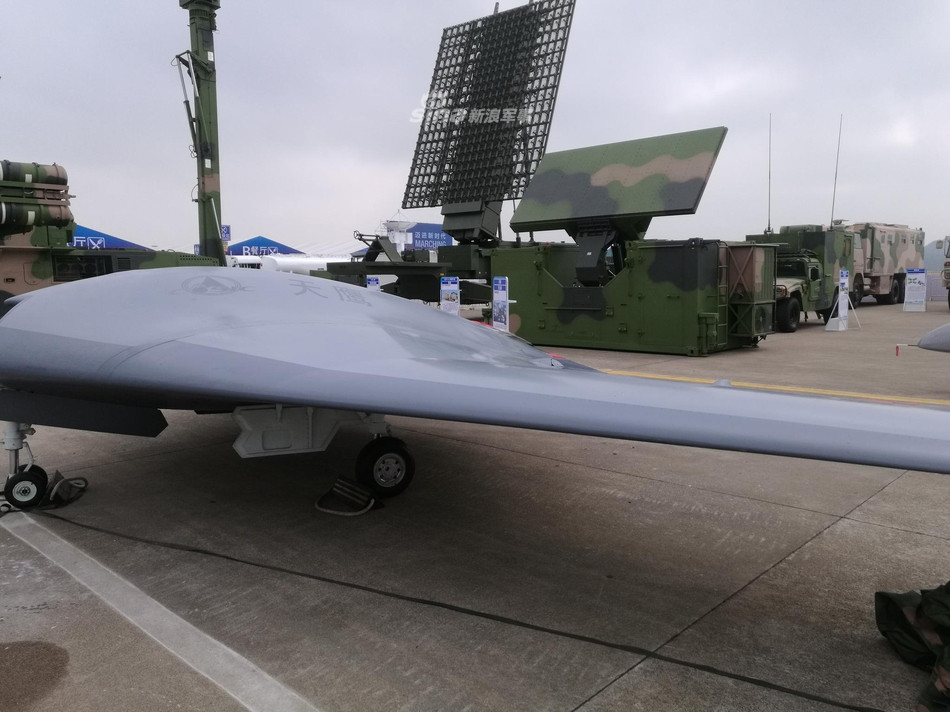 Mẫu UAV này do Tập đoàn Công nghiệp Hàng không Trung Quốc (AVIC) chế tạo. Có rất nhiều thông tin trái chiều về sự phát triển của mẫu UAV này. Tên gọi của nó cũng chưa nhất quán vì vẫn chưa có thông tin chính thức từ nhà sản xuất hay quân đội. Ảnh: Sina.