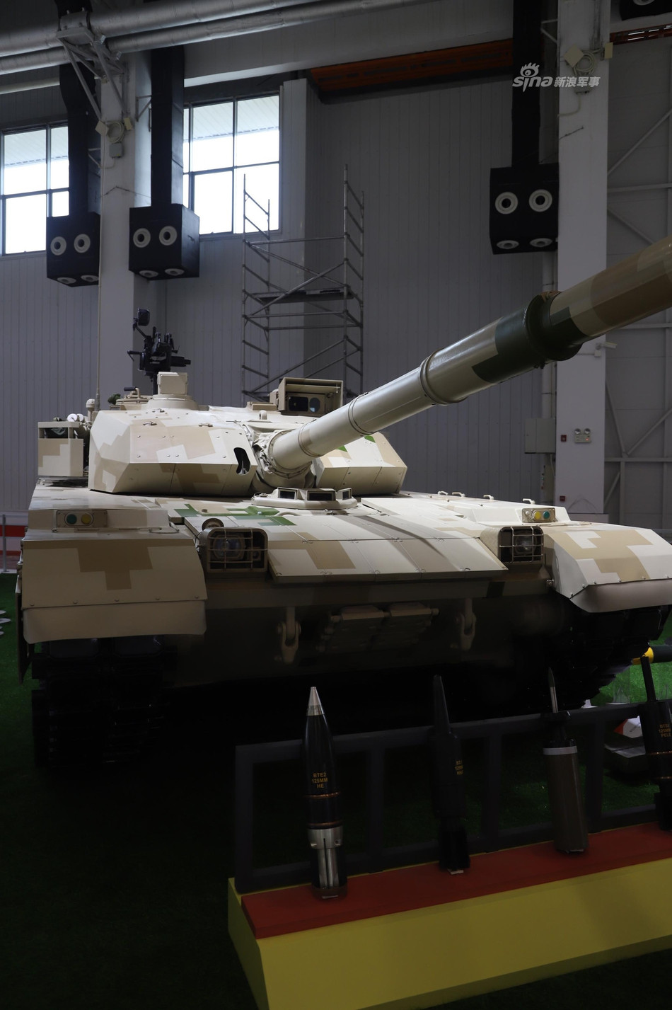 VT-4 được quảng cáo vượt trội hơn cả T-90S của Nga. Tuy nhiên, sau 4 năm miệt mài quảng cáo, Norinco mới chỉ bán được 28 chiếc VT-4 cho quân đội Thái Lan. Ảnh: Sina.