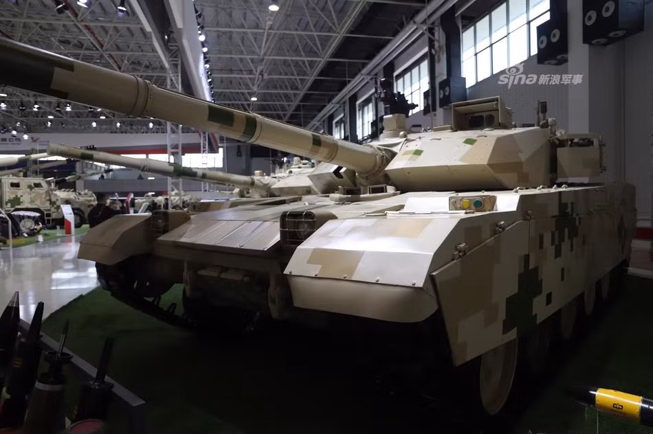 Pakistan, đồng minh thân cận nhất của Trung Quốc từng lên kế hoạch đặt mua VT-4. Tuy nhiên, có nguồn tin nói rằng quân đội Pakistan đã gửi trả lại mẫu thử nghiệm vì không đạt yêu cầu. Ảnh: Sina.