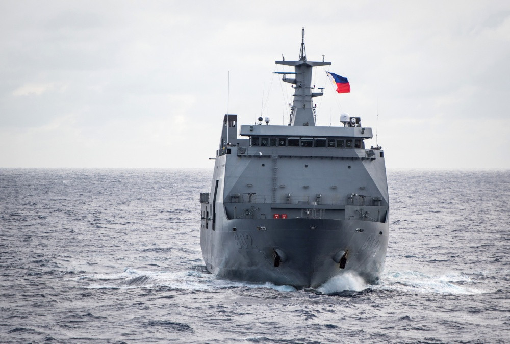 Kết thúc năm 2018, cả khu vực bắt đầu chứng kiến thường xuyên hơn hoạt động của tàu đổ bộ hiện đại nhất Hải quân Philippines - BRP Davao del Sur do Indonesia đóng theo đơn hàng của Manila. Nguồn ảnh:Wikipedia