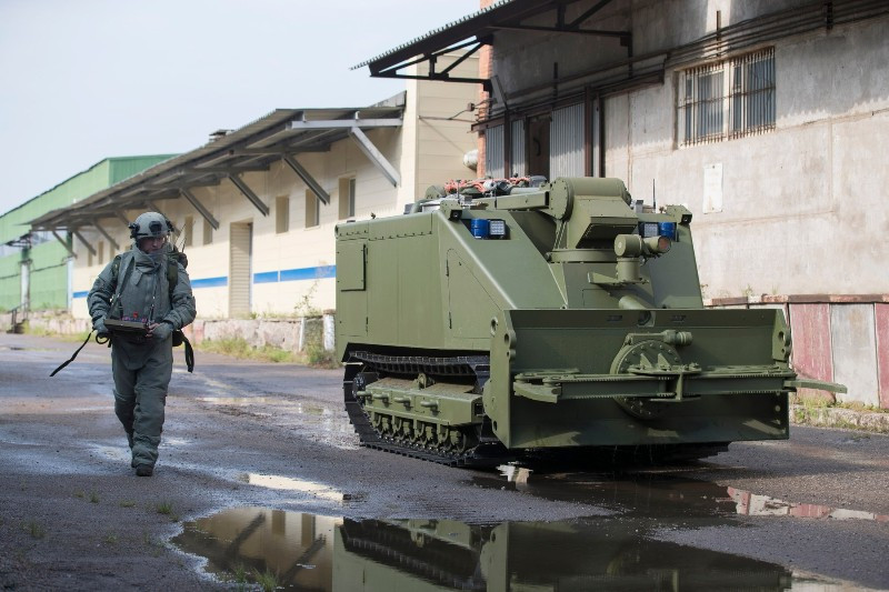 Uran-14 được giới thiệu lần đầu vào tháng 9/2014. Công khai trước công chúng tại diễn đàn kỹ thuật quân sự quốc tế Army-2015. Robot công binh này được chấp thuận đưa vào sử dụng trong quân đội Nga từ tháng 10/2015. Ảnh: Kalashnikov.media.