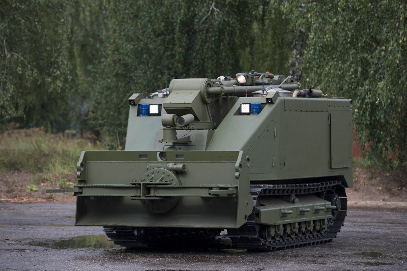 Nó được trang bị động cơ diesel tăng áp công suất 240 mã lực, tốc độ tối đa 12 km/h. Uran-14 có thể leo dốc 30 độ, vượt hào rộng 1,2 m, chướng ngại vật cao 0,4 m. Ảnh: Kalashnikov.media.