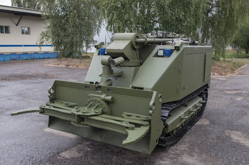 Uran-14 được điều khiển từ xa bởi ê kíp 2 người và có thể hoạt động cách xa trạm điều khiển 2 km. Nó có thể tự động trở về nơi xuất phát trong trường hợp mất kết nối. Ảnh: Kalashnikov.media. 