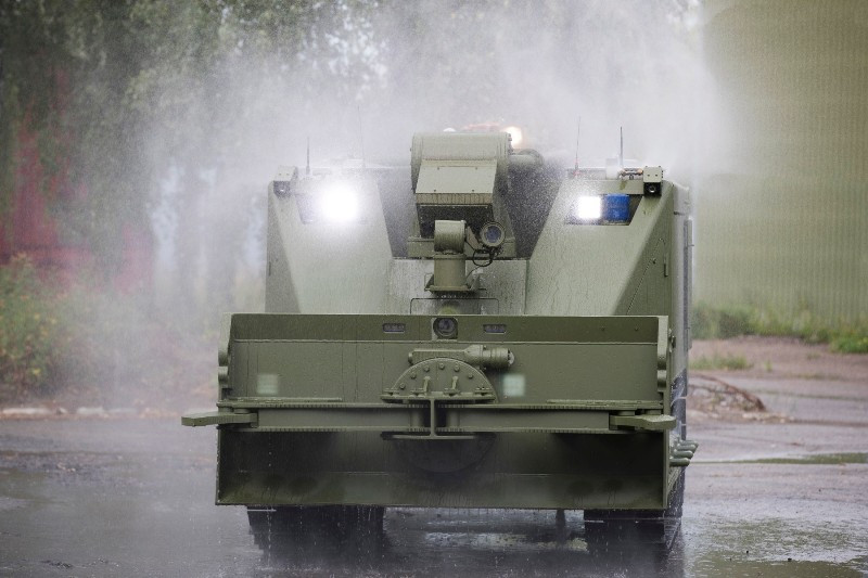 Sự có mặt của Uran-14 giúp giảm áp lực và sự nguy hiểm cho con người khi chữa cháy ở những khu vực nguy hiểm, đặc biệt ở những nơi có nguy cơ về sinh hóa học. Ảnh: Kalashnikov.media.