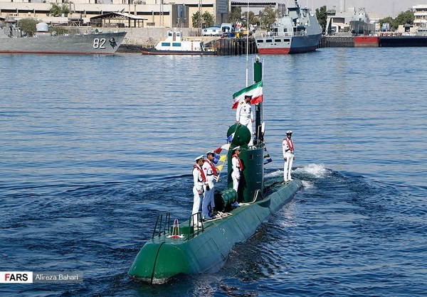 Không hiểu Iran làm thế nào để “nhồi nhét” 18 thủy thủ, ngư lôi, tên lửa hay thủy lôi trên chiếc tàu ngầm “nhỏ bé, xinh xinh” này. Nguồn ảnh: Fars