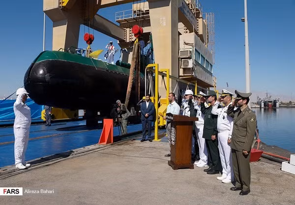 Tham dự buổi lễ có nhiều quan chức cấp cao của chính phủ, hải quân Iran, đặc biệt trong đó có tư lệnh Hải quân Iran - Chuẩn Đô đốc Hossein Khanzadi. Nguồn ảnh: Fars