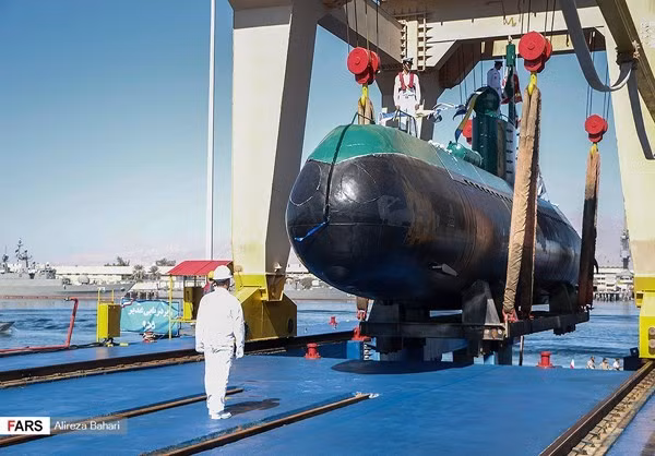 Phải nói rằng đây là tuyên bố gây kinh ngạc giới quân sự thế giới, bởi việc bắn ngư lôi đã là một cố gắng "vượt bậc" khi mà kích thước con tàu chỉ là dài 29m, rộng 3m, mớn nước 2,5m, lượng giãn nước 120 tấn. Nguồn ảnh: Fars