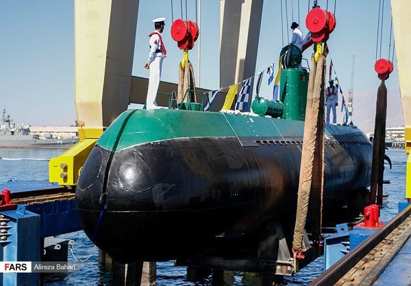 Tất nhiên là việc “nhồi” 2 ống phóng ngư lôi 533mm là có thể, nhưng cần tính tới rằng còn phải có không gian cho phòng điều khiển, phòng nghỉ ngơi, khoang động cơ… Số thủy thủ trên tàu được công bố lên tới con số 18 người. Nguồn ảnh: Fars