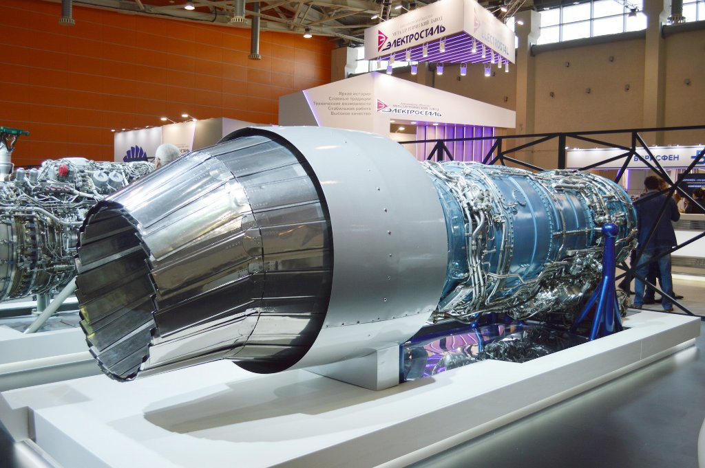 Động cơ kiểm soát vector lực đẩy AL-31FN do Nga chế tạo có phần ống xả phía sau khá dài và có nhiều khớp nối hơn. Ảnh: Airshownews.