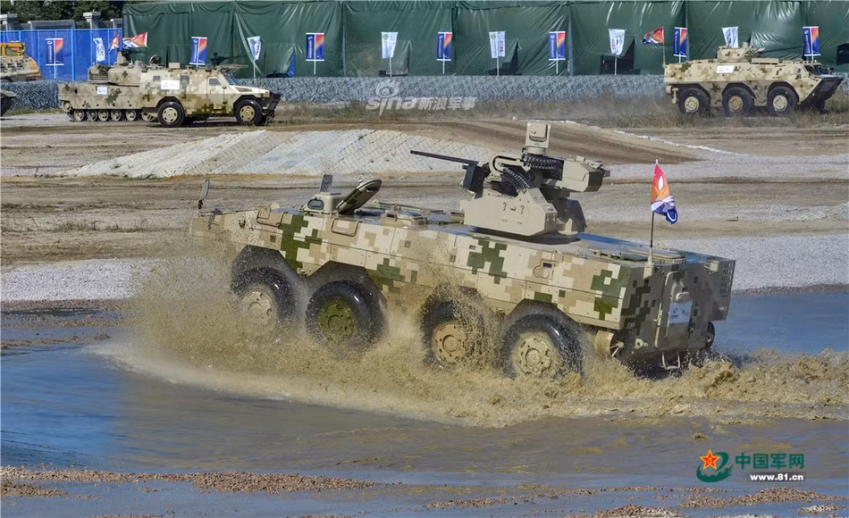 Để phục vụ cho màn trình diễn này, các nhà tổ chức Chu Hải Airshow đã xây dựng 9 loại địa hình khác nhau trải rộng trên một diện tích 110.000m2 với chiều dài 381m, rộng 290m. Nguồn ảnh: 81.cn