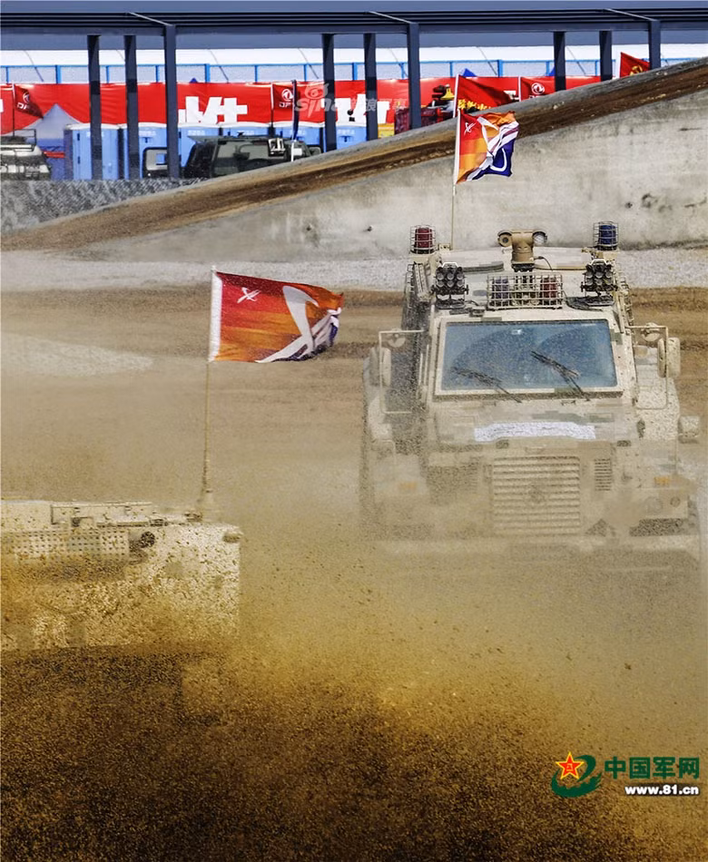 Các tay máy của cơ quan tuyên huấn Bộ Quốc phòng Trung Quốc luôn canh những khoảnh khắc đẹp, hoành tráng nhất. Nguồn ảnh: 81.cn