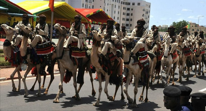 Đối với quân đội Jordan, lạc đà vẫn là phương tiện lý tưởng và tiết kiệm chi phí để tuần tra sa mạc. Ảnh: Warspot.