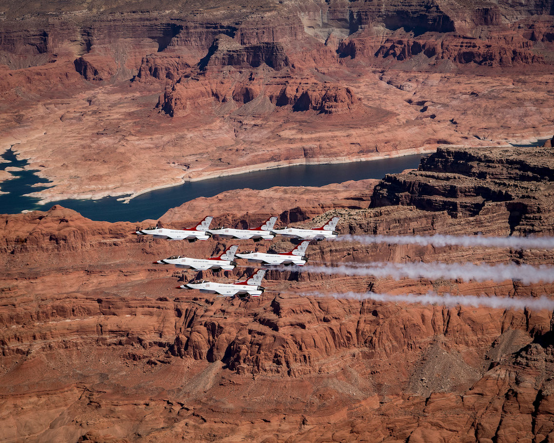 Đội bay Thunderbird đã sử dụng qua nhiều loại chiến đấu cơ khác nhau, theo sự phát triển của Không quân Mỹ. F-84 là máy bay đầu tiên của đội. Ảnh: USAF.
