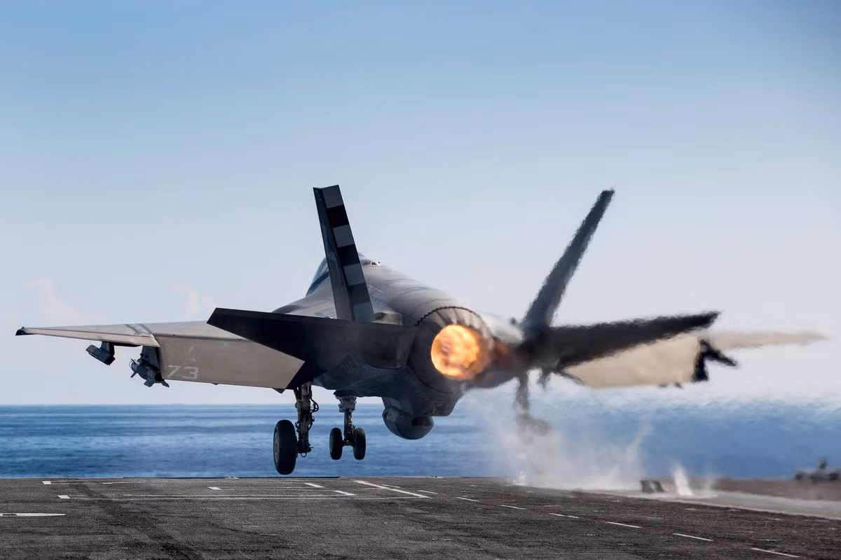 Hải quân Mỹ cùng với nhà sản xuất vẫn còn khá nhiều việc phải làm trước khi F-35C sẵn sàng chiến đấu. Ảnh: Military Armed Force.