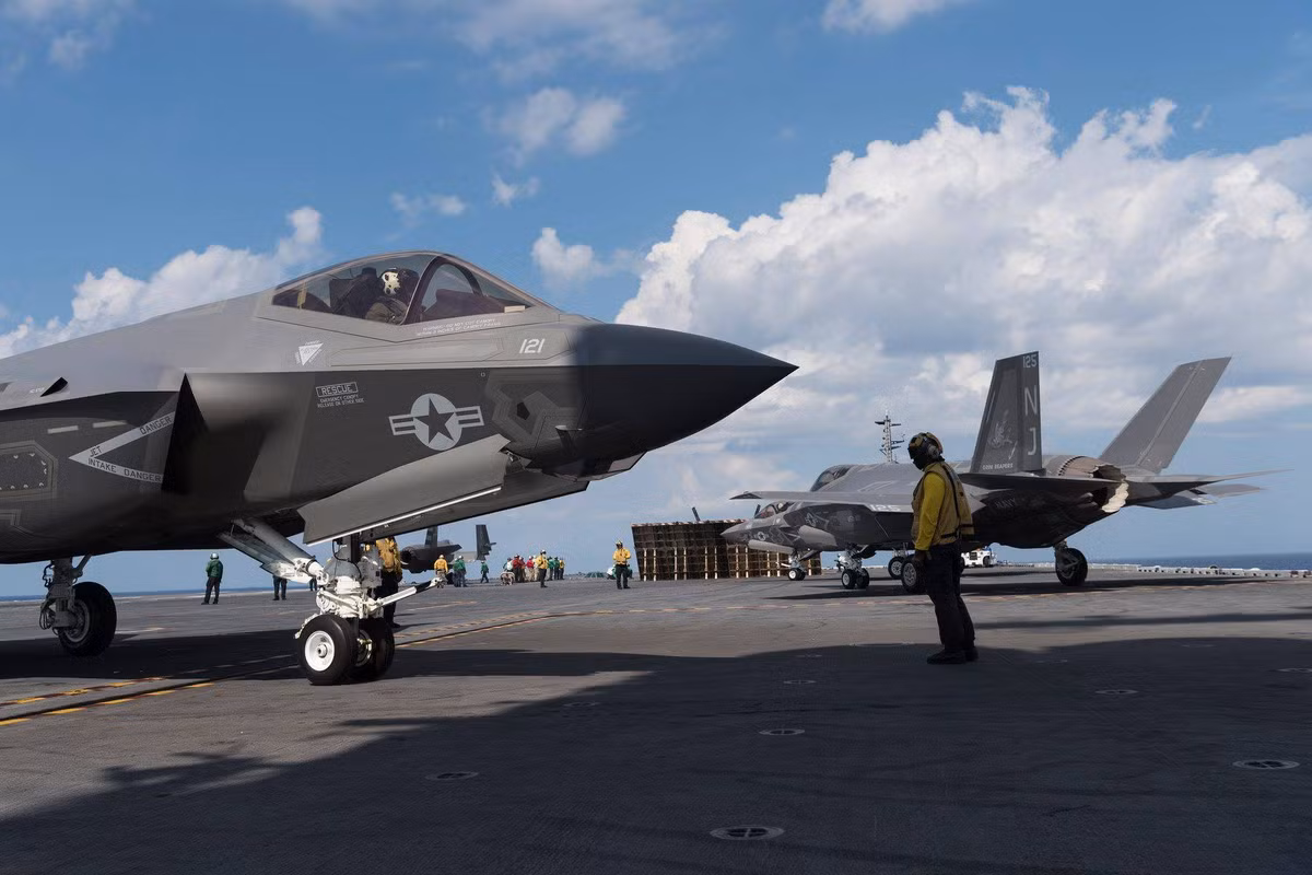 So với 2 phiên bản còn lại của chương trình JSF, F-35C là phiên bản có tiến độ đưa vào vận hành chậm nhất. F-35B đã thực hiện nhiệm vụ chiến đấu thực tế đầu tiên. Ảnh: Military Armed Force.